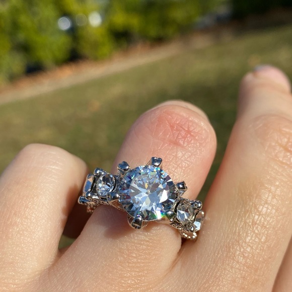 New Gorgeous Silver Ring - Picture 3 of 12